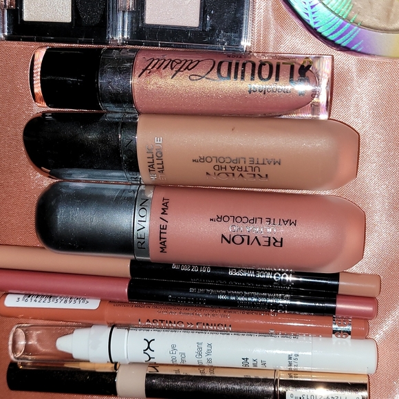 makeup bundle - Picture 3 of 3
